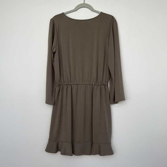 Emma Knudsen Sawyer Dress in Olive. Size M - Picture 5 of 10